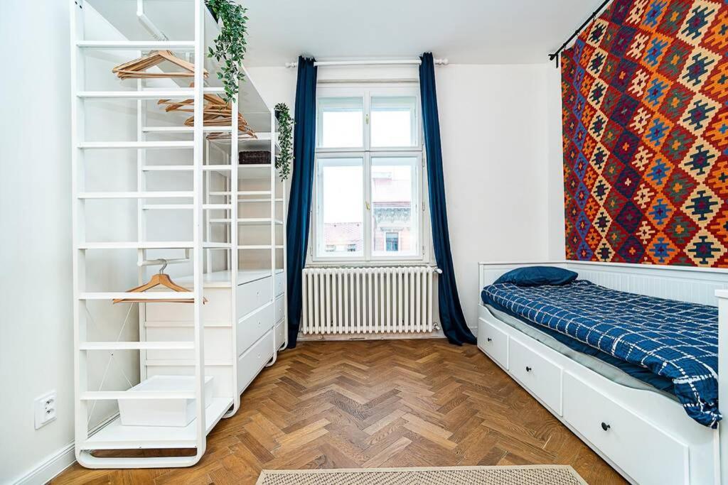 Elegant, Modern, 2-bed Flat By Museum Of Apartment