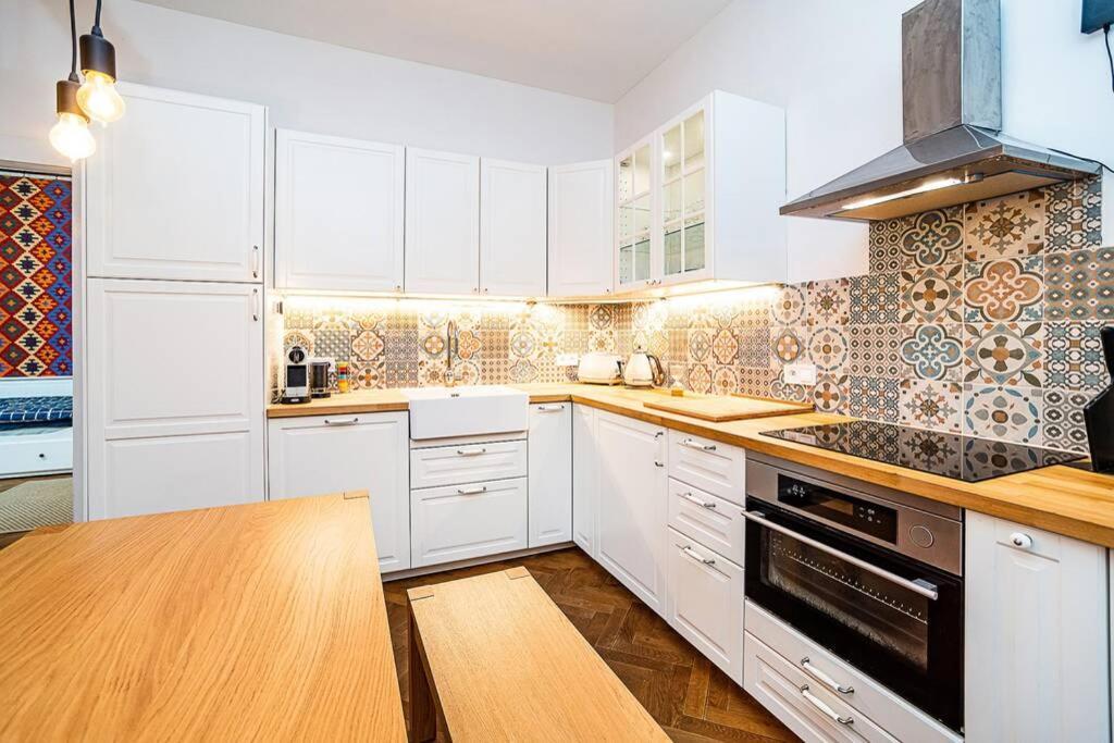 Elegant, Modern, 2-bed Flat By Museum Of Apartment Prag